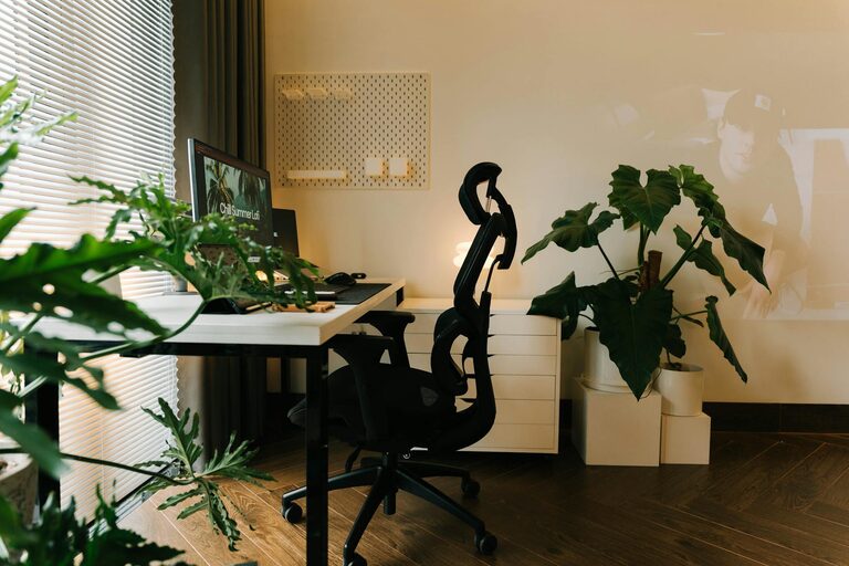 Tips for Creating a Relaxing Home Workspace to Boost Productivity
